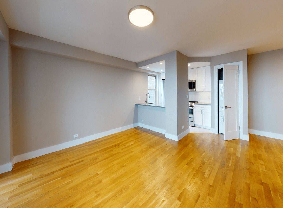1 bed/1 bath Brand New Appliances, Luxury apartment, With Balcony, Tribeca, No Fee Rental