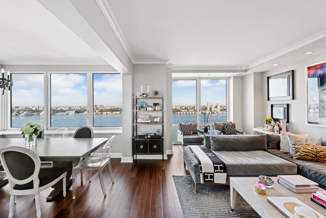 Stunning 3 Bed 3 Bath Residence with Open Kitchen & fascinating Hudson river & city views! Storage Included!