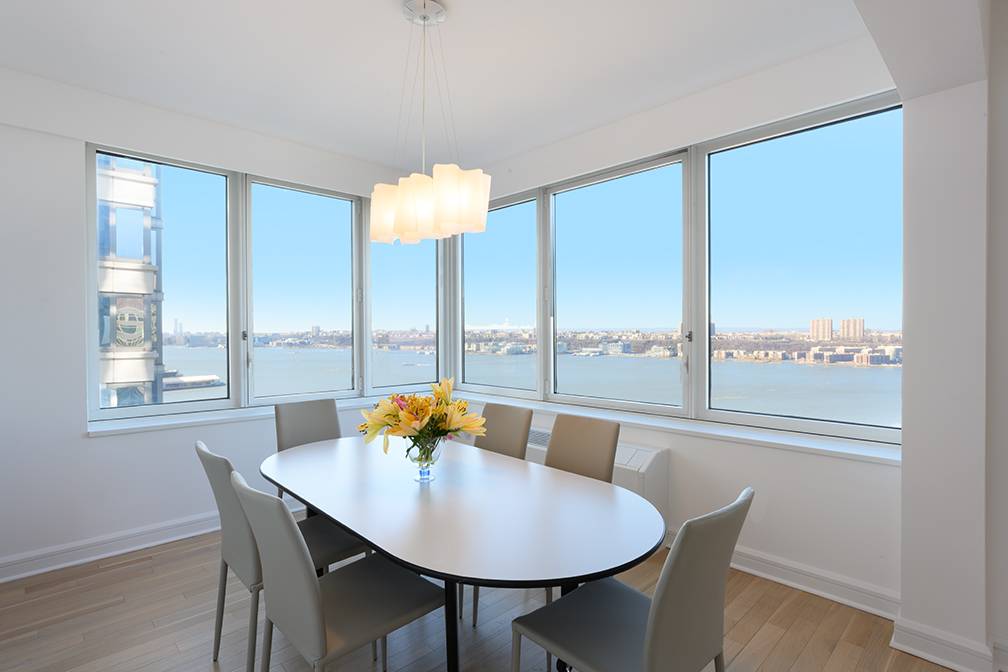 Gorgeous 3 Bedroom 3 Ba,  corner Condo with Direct river Views