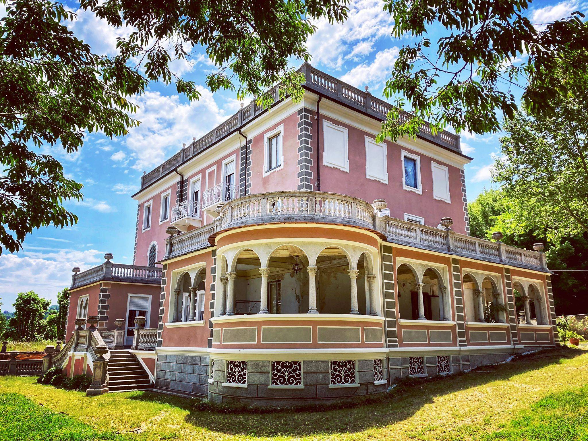 CHARMING ART NOUVEAU RESIDENCE IN THE LOWER MONFERRATO