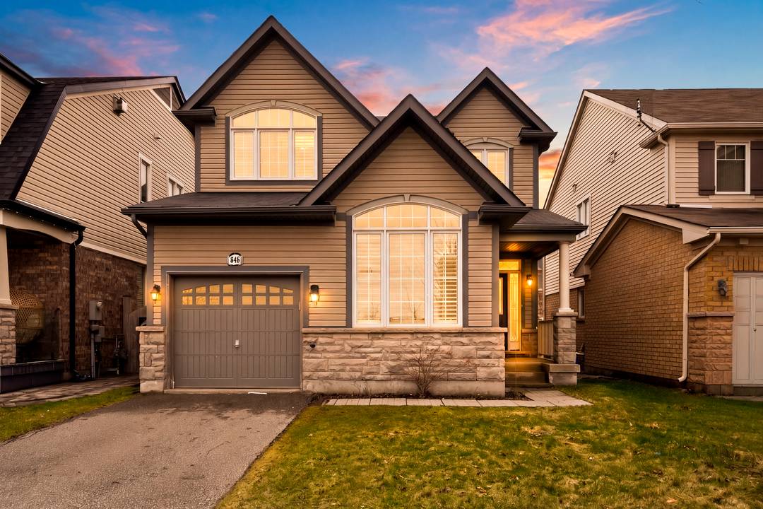 Modern 4 Bedroom Home In Milton