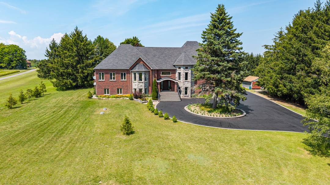 Country Living Located In Prestigious King
