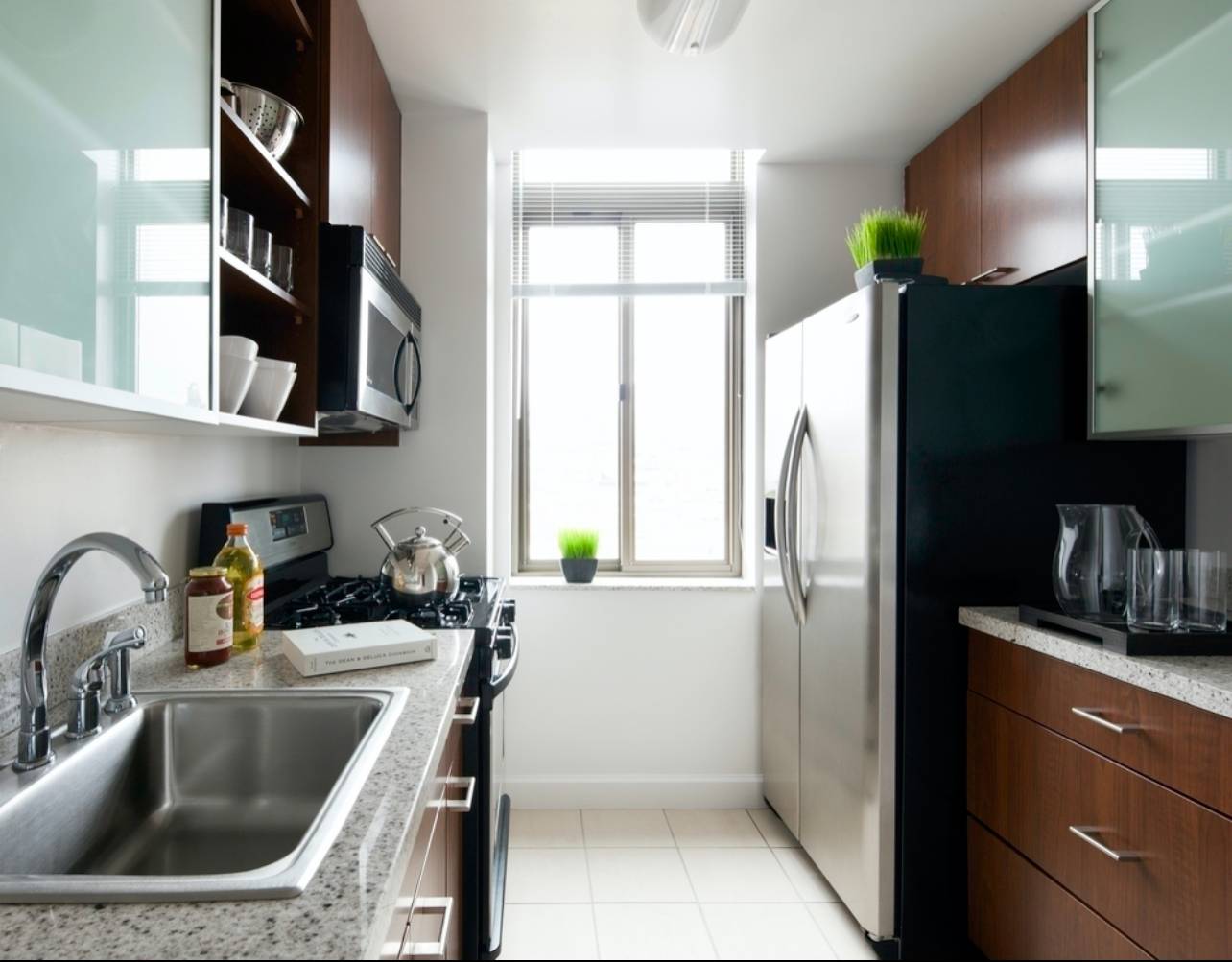 NO FEE! HUGE 1 Bed/1Bath