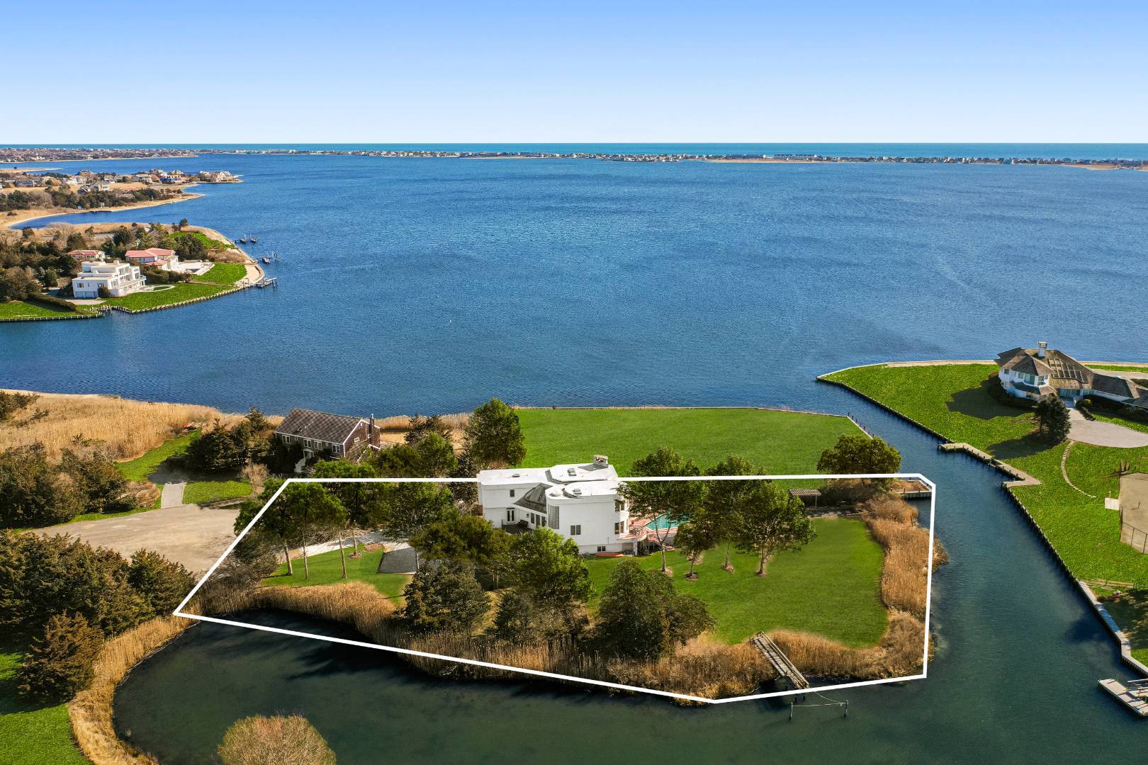 The Ideal Hamptons and Boatlovers Summer Getaway!