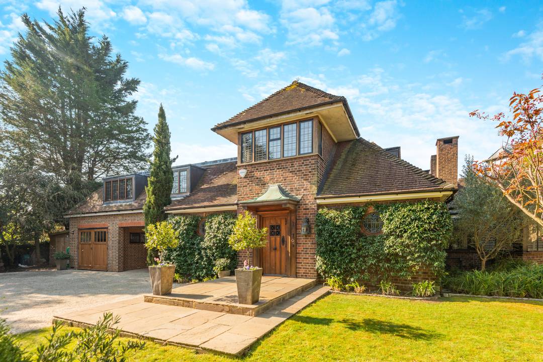 Kingston Upon Thames Detached Family Home 4400 sq ft with Annexe  Private Road Stunning SW Aspect