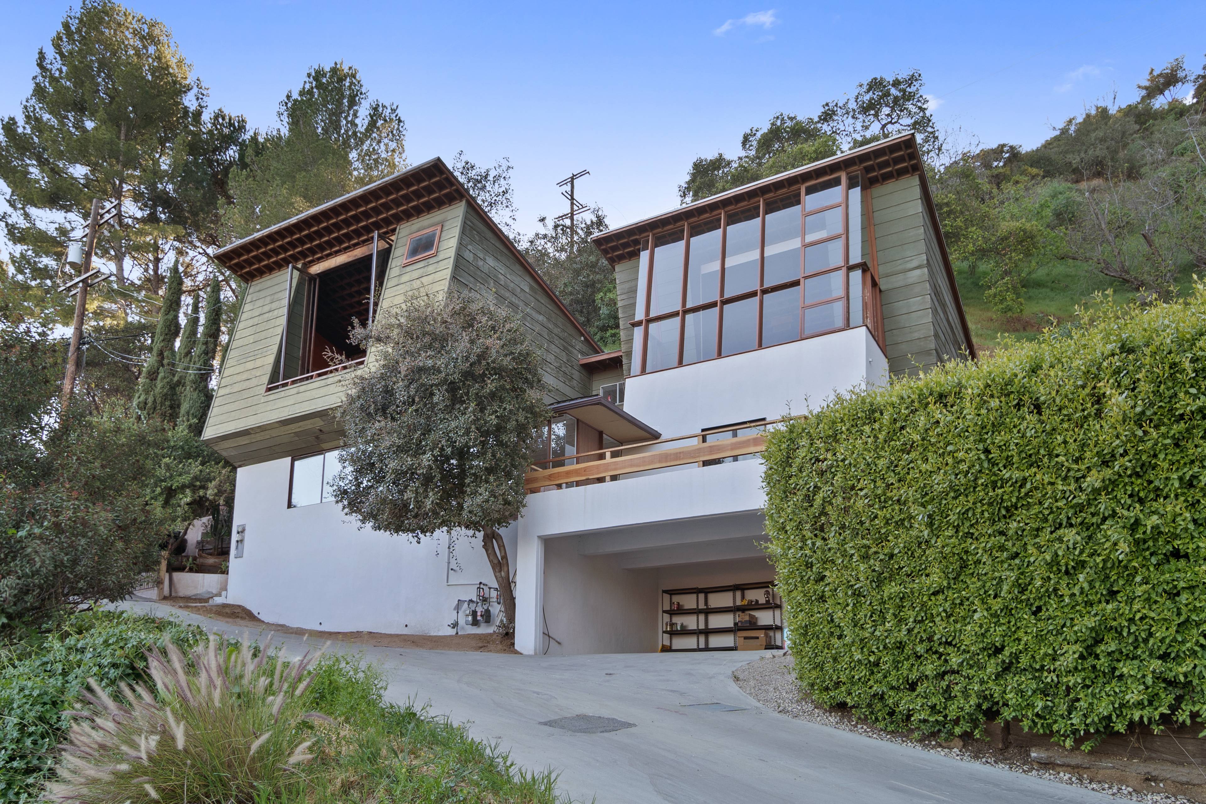 MASTERPIECE MID-CENTURY DUPLEX BY ARCHITECT A. QUINCY JONES