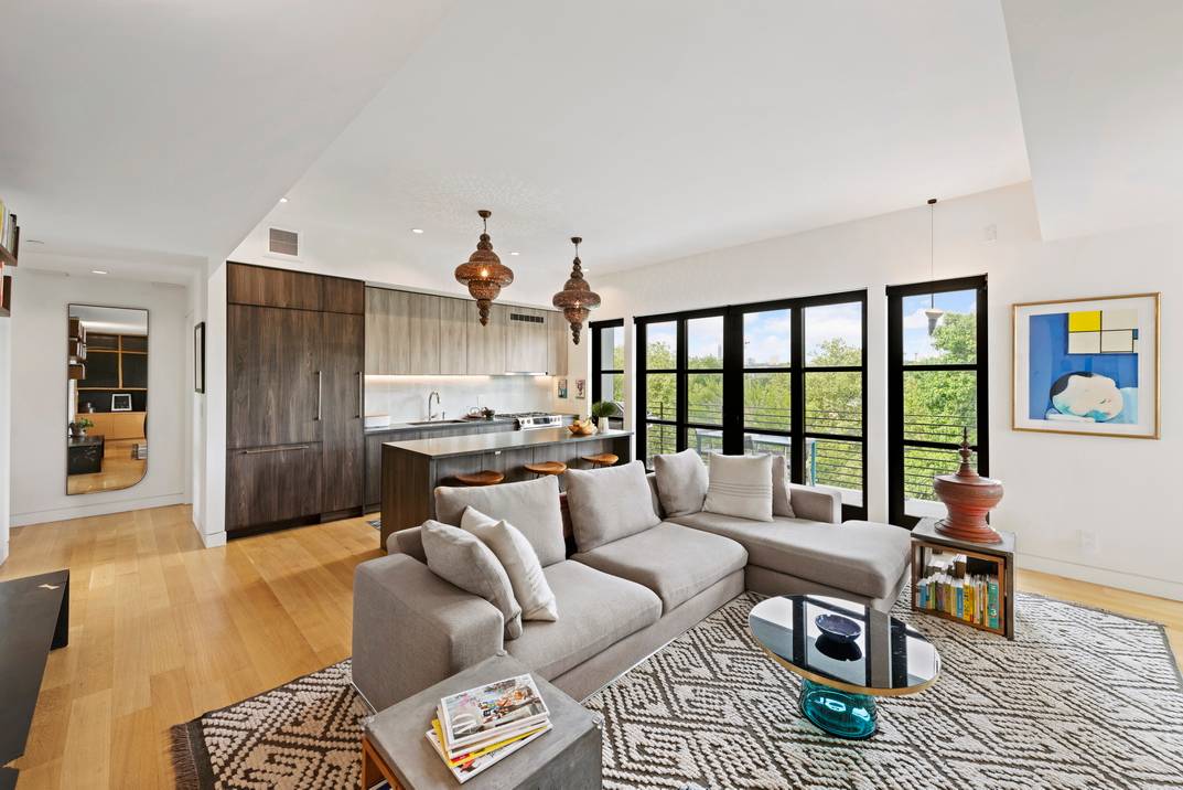 Welcome to 868 Lorimer on the Park, Greenpoint’s premier luxury condominium overlooking McCarren Park.