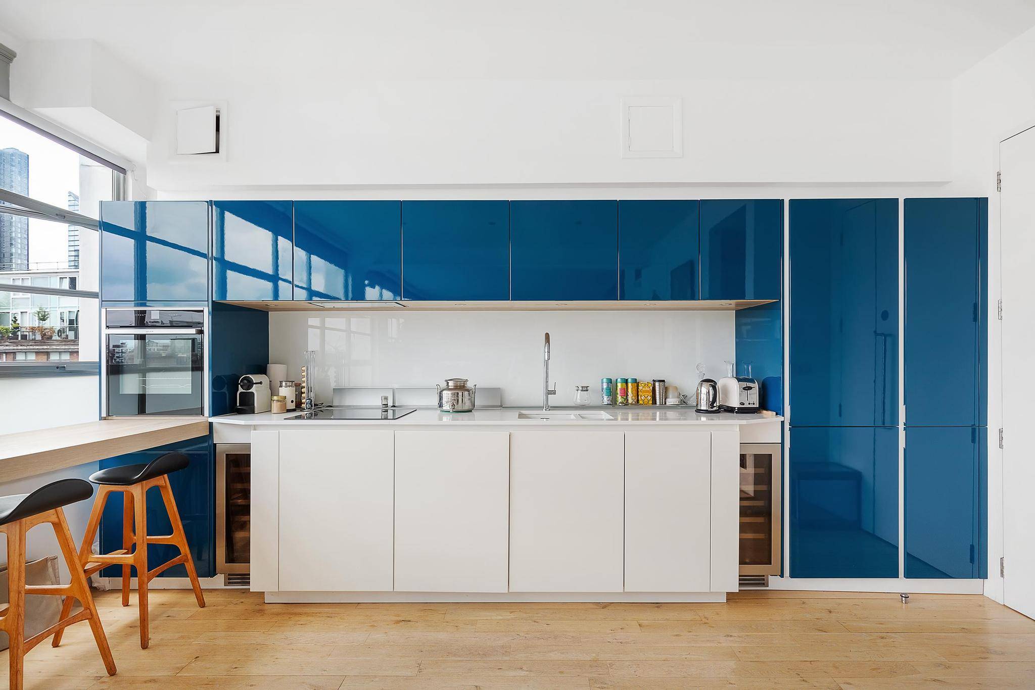 Loft apartment with unobstructed city views, large windows covering the entire wall, approx 900 Sq Ft - just walking distance to Angel station N1