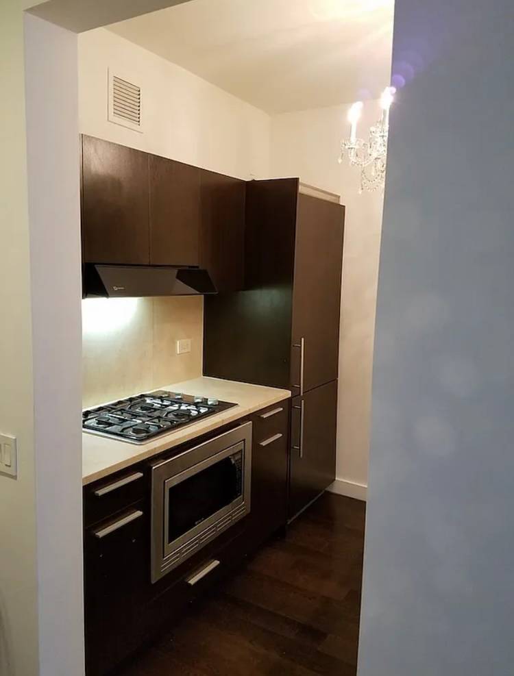 Spacious Luxury Wall Street Studio: W/D in unit!!