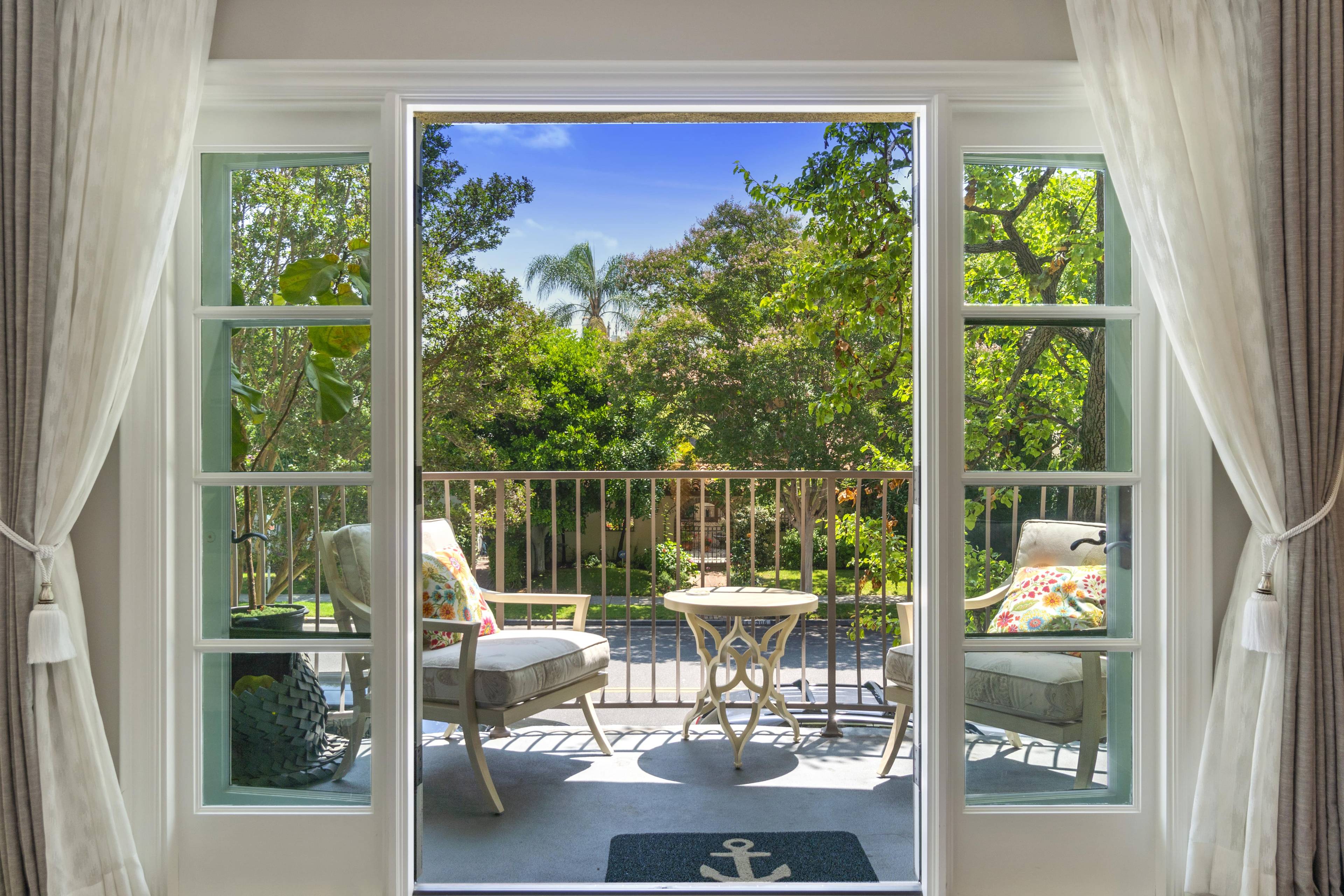 Sophisticated and Spacious Beverly Hills School Adjacent 2 Bed 3 full Bath