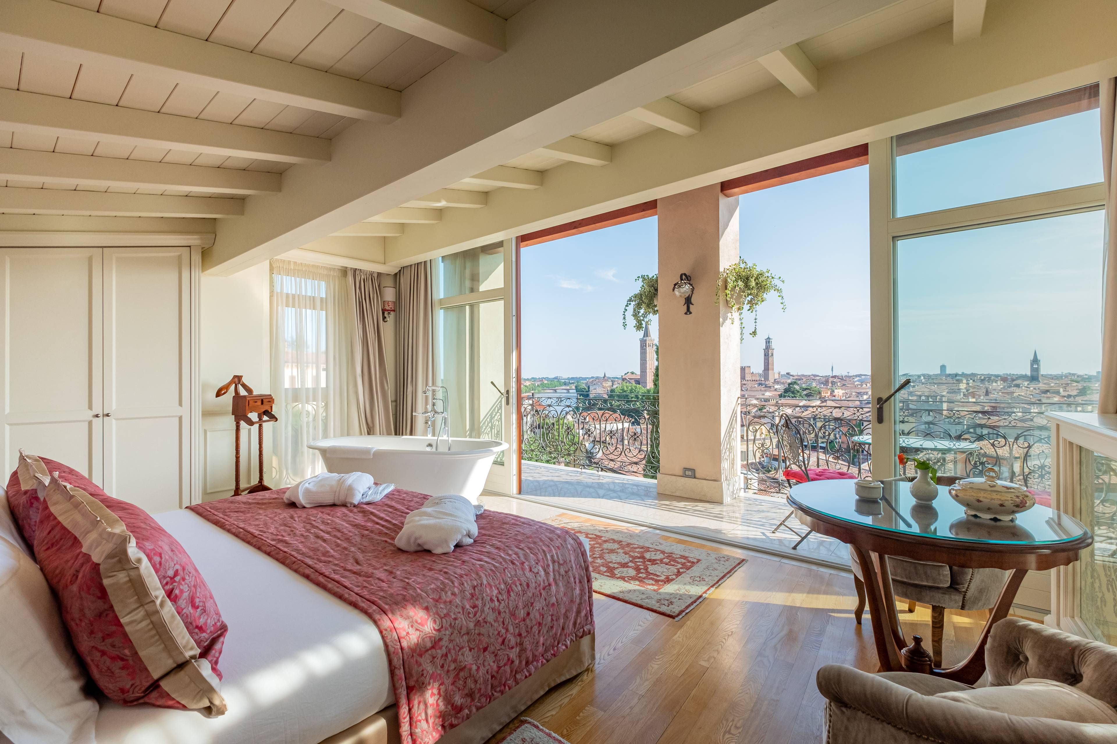 Gorgeous Relais and B&B management in the historic center of Verona