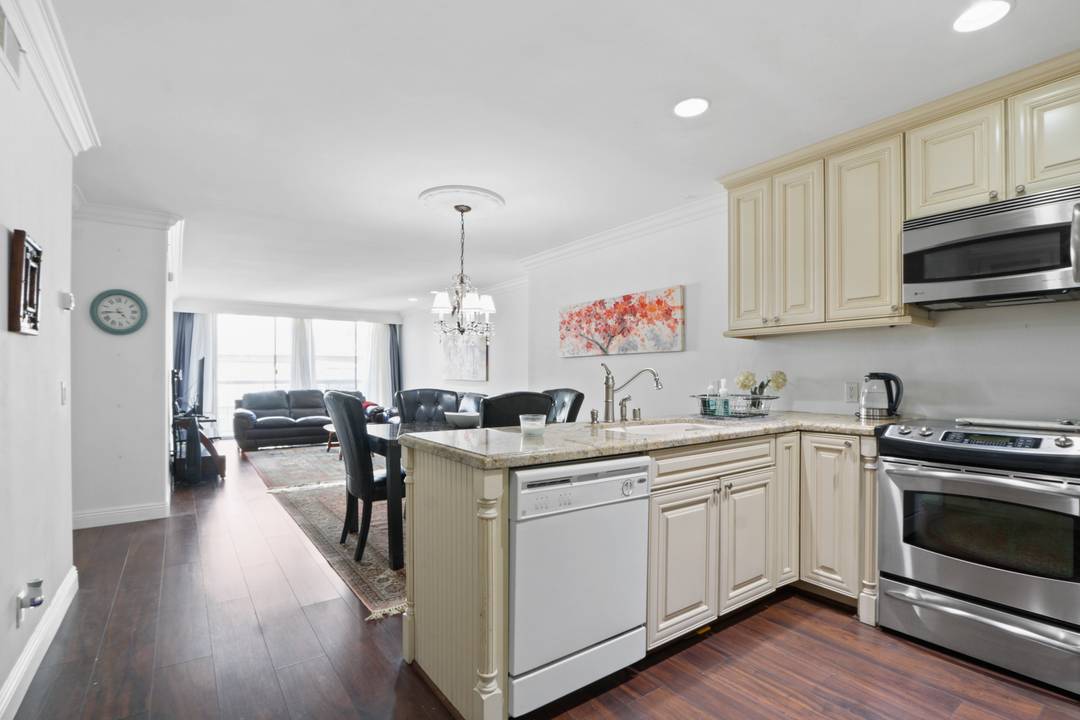 One bedroom on the Wilshire Corridor