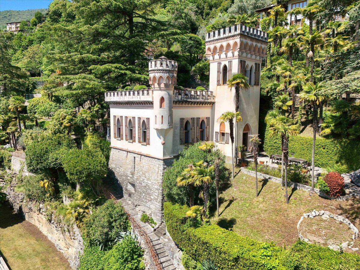 CASTELLO THOMSON: EXCLUSIVE LAKE COMO ESTATE WITH PANORAMIC VIEWS, PRIVATE DOCK & GUEST HOUSES