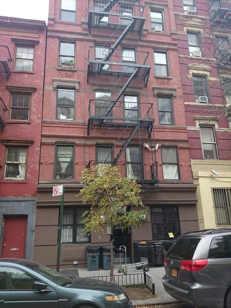 East Village - Renovated 2 Bedrooms Apartment