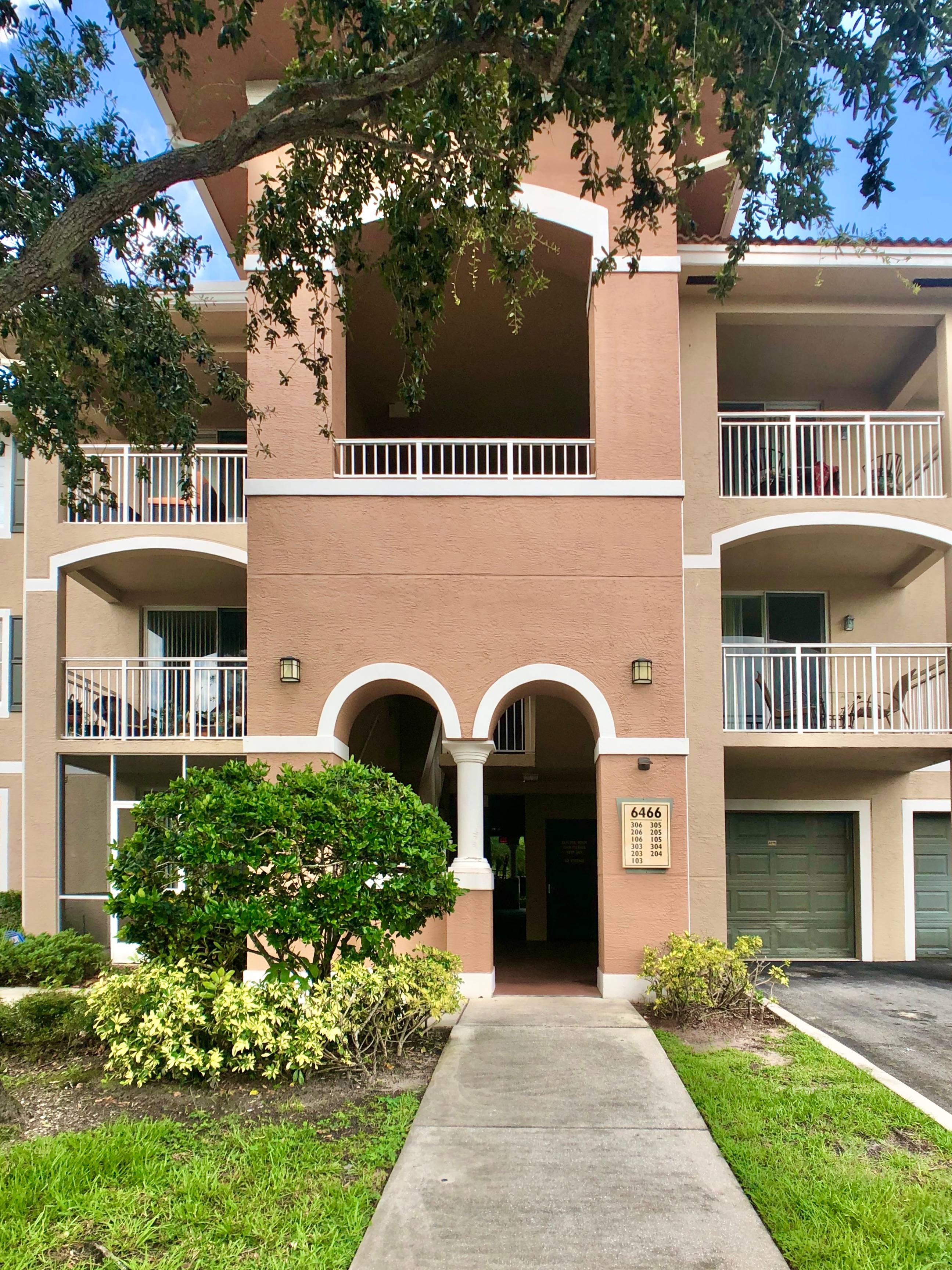 1/1 In Gated Community of Emerald Dunes