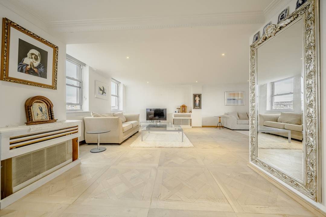 Spacious 5 bed duplex apartment in St John's Wood