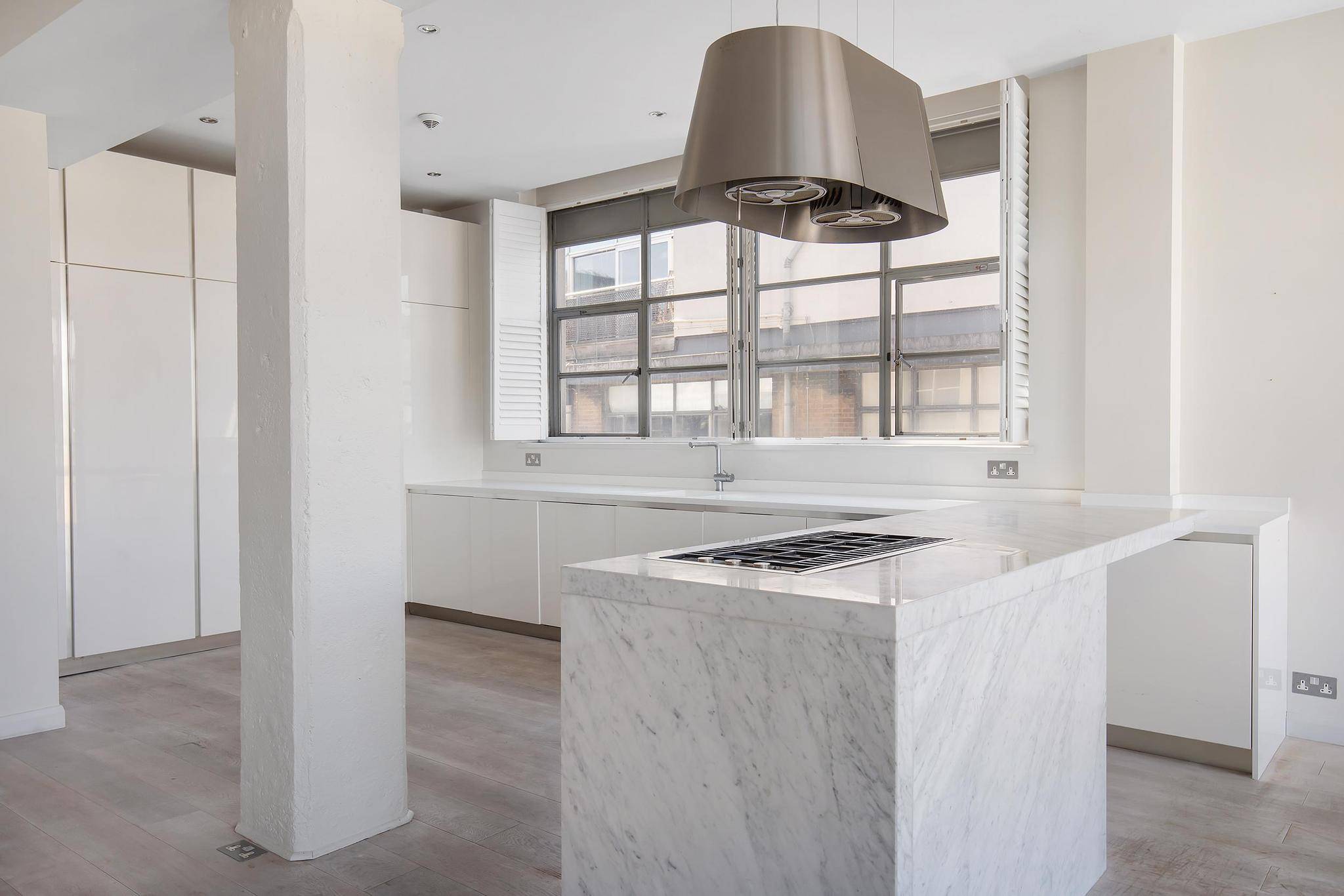 Rare Corner Loft with Expansive 1,321 Sq Ft of Lateral Living Space: High Ceilings, Floor-to-Ceiling Windows, and Large Balcony with Direct Canal Views. Features a Modern Open-Plan Kitchen, Laundry Room, and 2 Spacious Bathrooms.