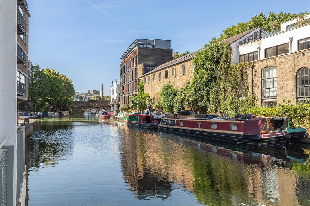 A RARE LOFT covering 1,189 Sq Ft with 3.2m high ceilings, large crittal windows, parking, porter in a gated canal side buidling