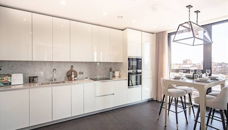 Luxury 2 bed 2 bath apartment in Nine Elms, SW11
