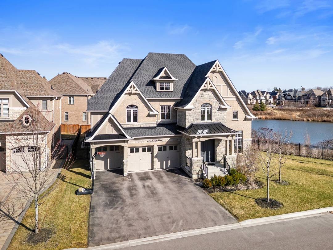 Luxury Home in Prestigious Nobleton