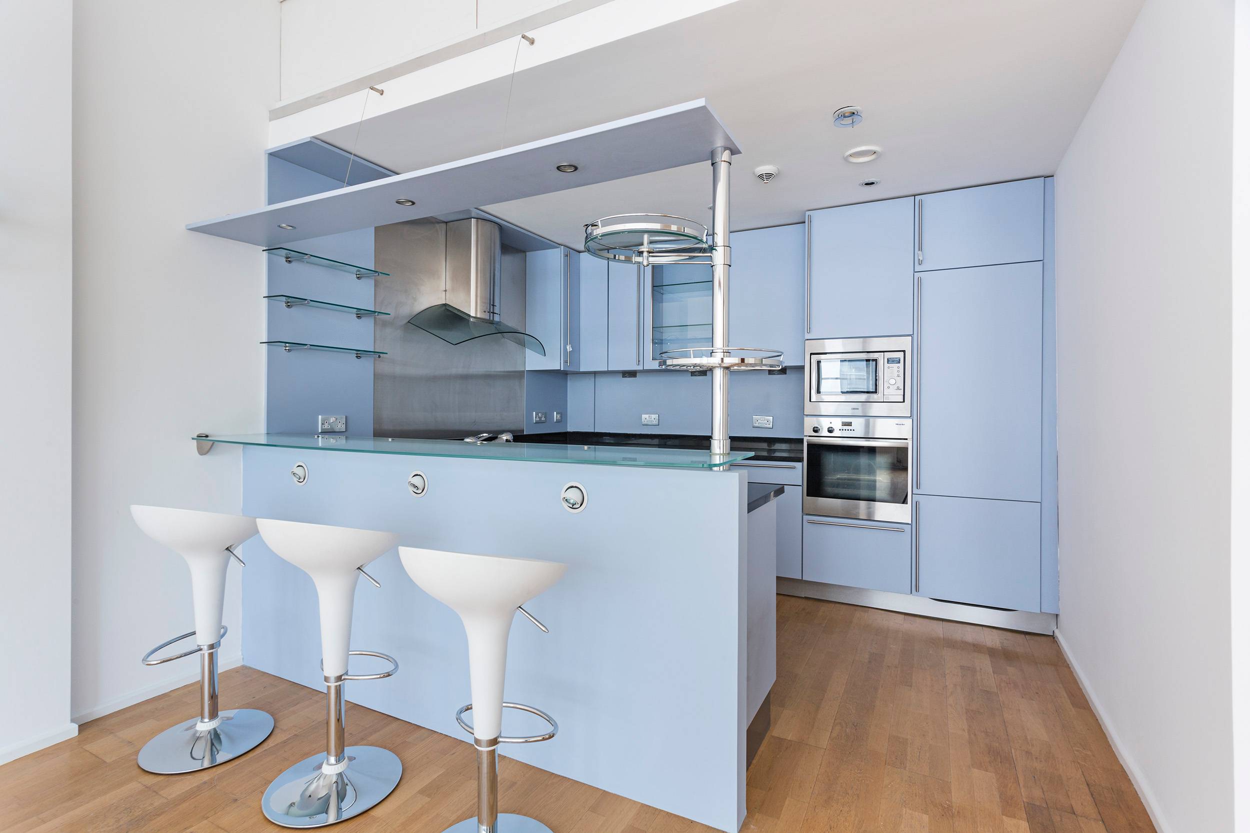 Large lateral waterside warehouse loft apartment in hugely desirable conversion close to Shoreditch and Islington