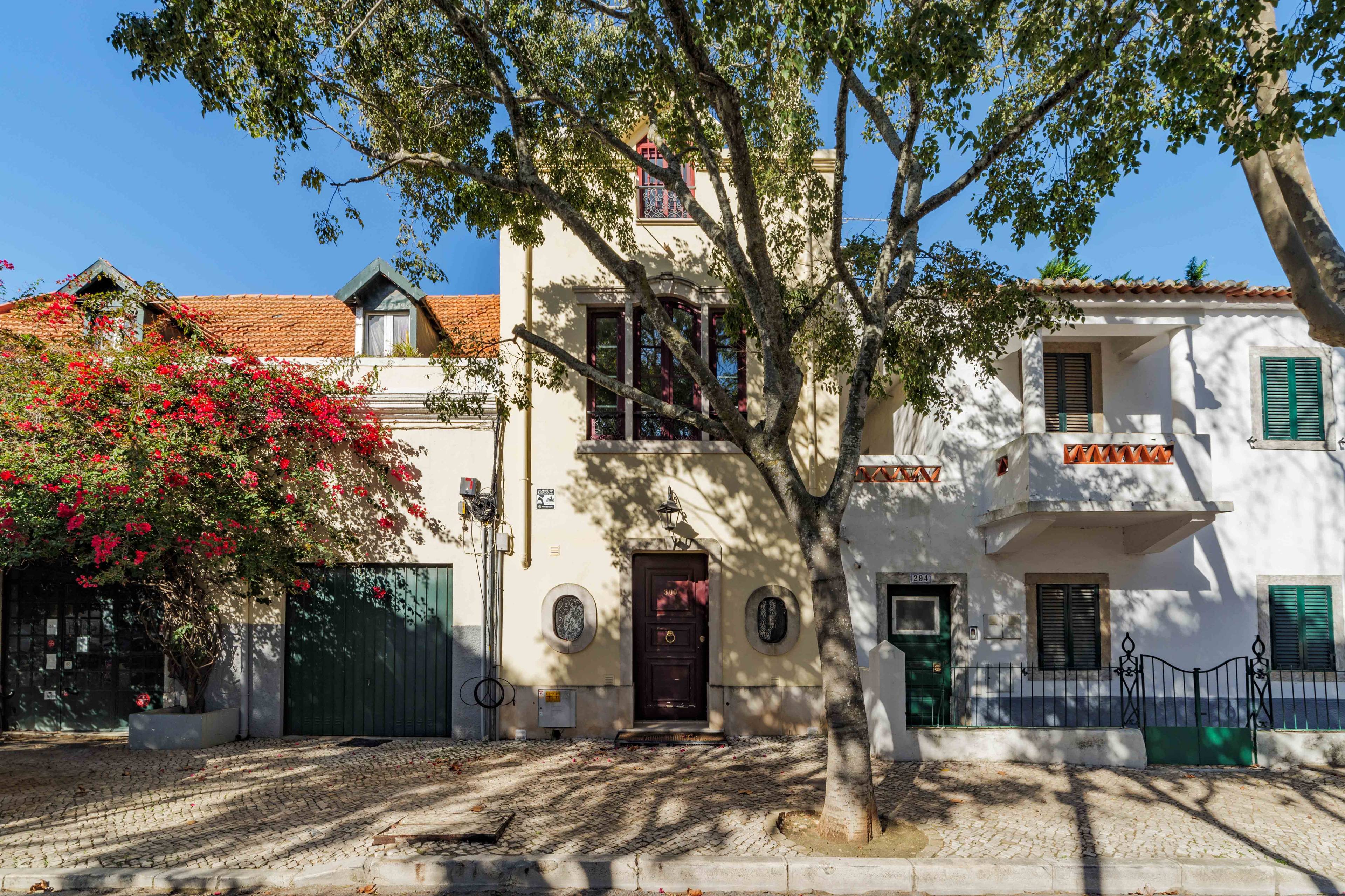 VILLA 4 BEDROOMS IN CASCAIS , PORTUGAL