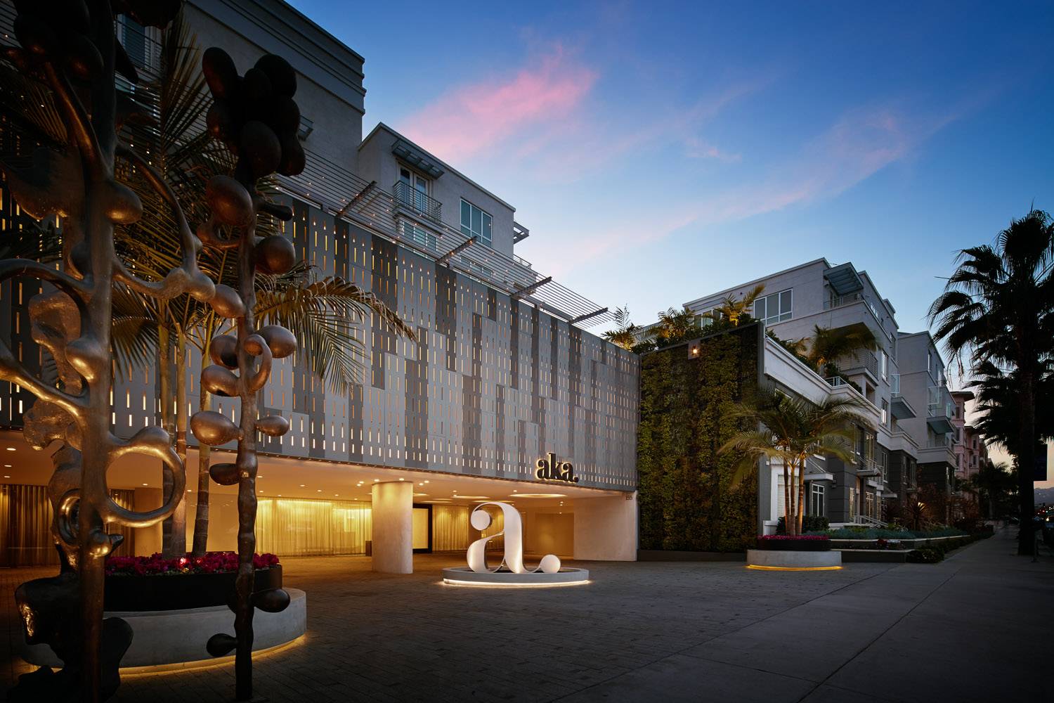 LUXURY SERVICED RESIDENCIES IN THE GOLDEN TRIANGLE