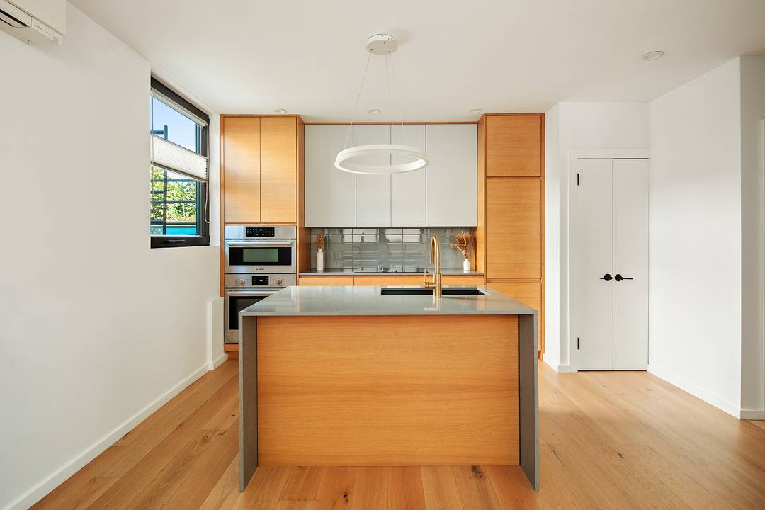 Luxury 1 Bedroom Duplex in the Heart of Astoria