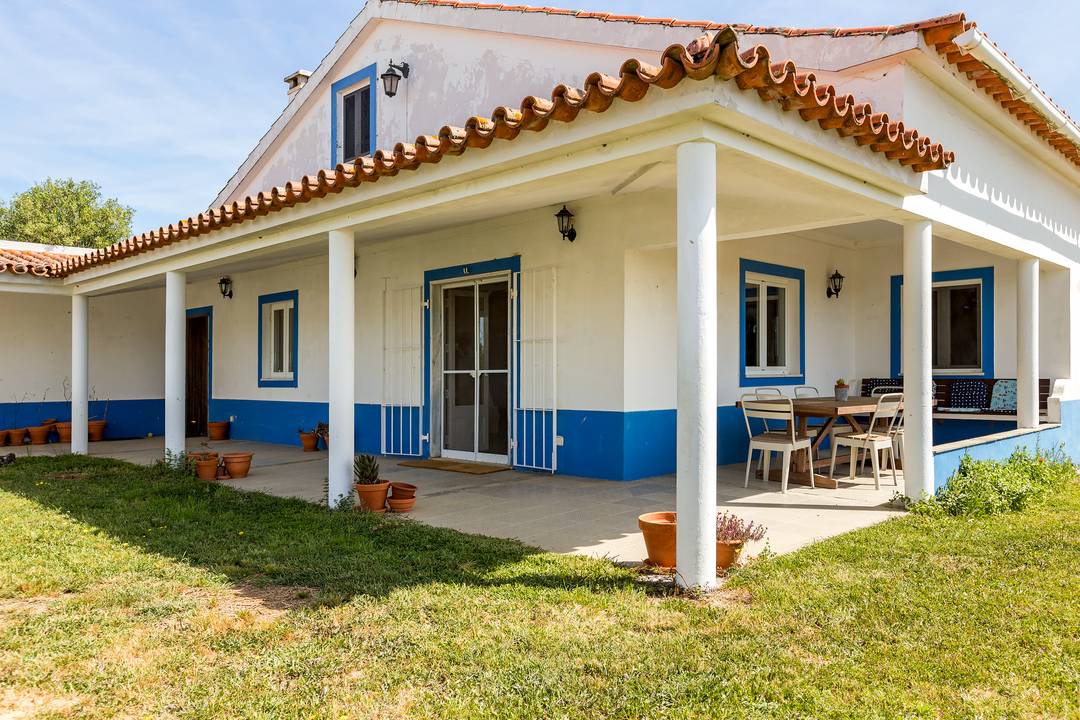 FARMHOUSE IN ALENTEJO | Private Estate with 5 Hectares, Pool & Annex