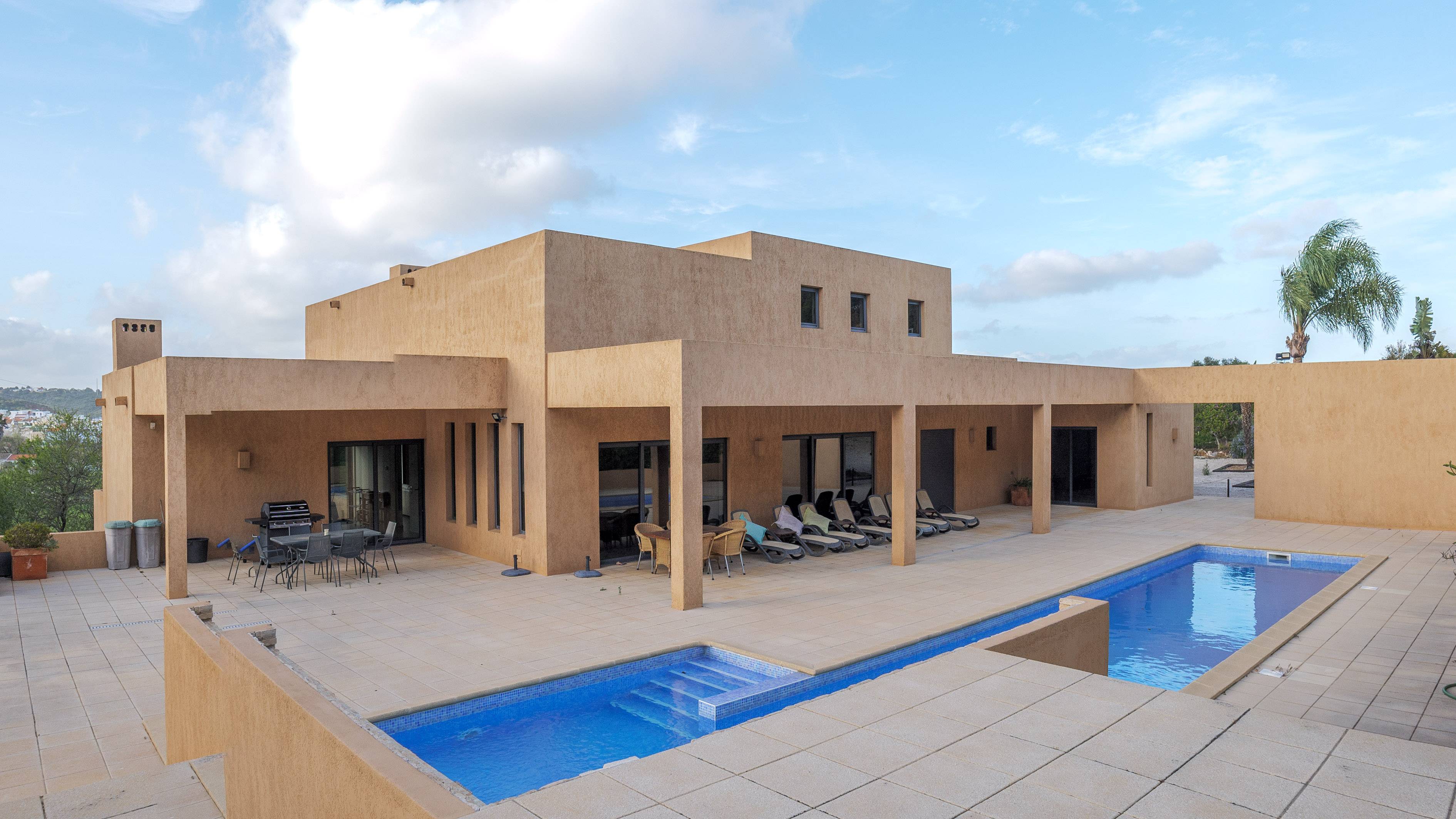 Modern Villa T5 with pool, in Lagos