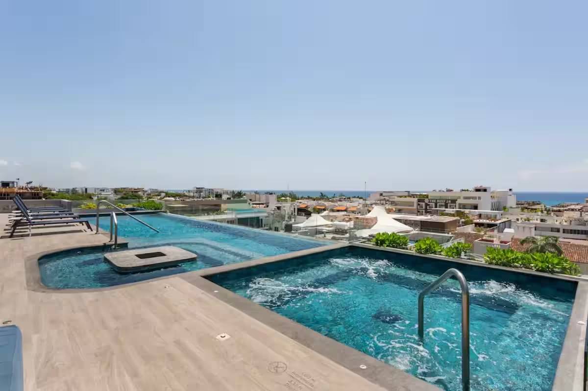 Modern Apartment with Pool & Gym near 5th Avenue – Playa del Carmen