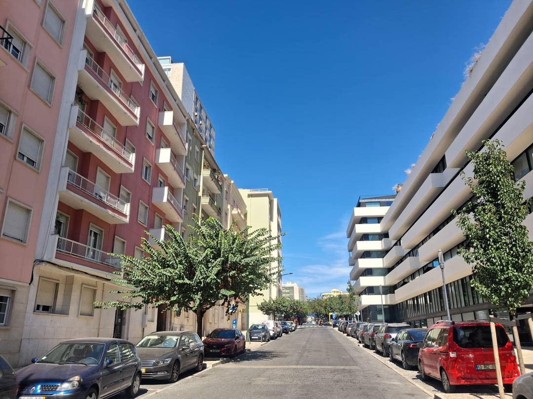 Apartamento T4 Renovado nas Amoreiras, junto ao Liceu Francês