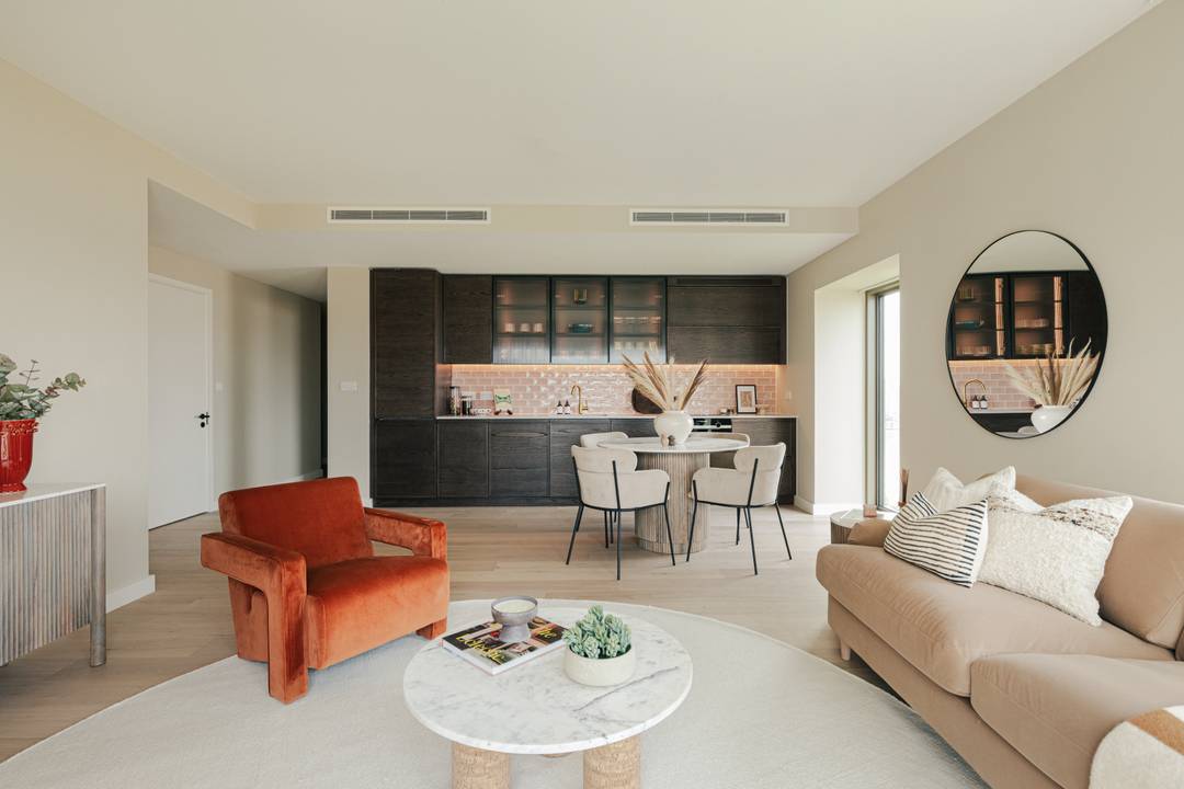 Two Bedroom Sixth Floor Apartment With Balcony in The Forshaw, Riverscape