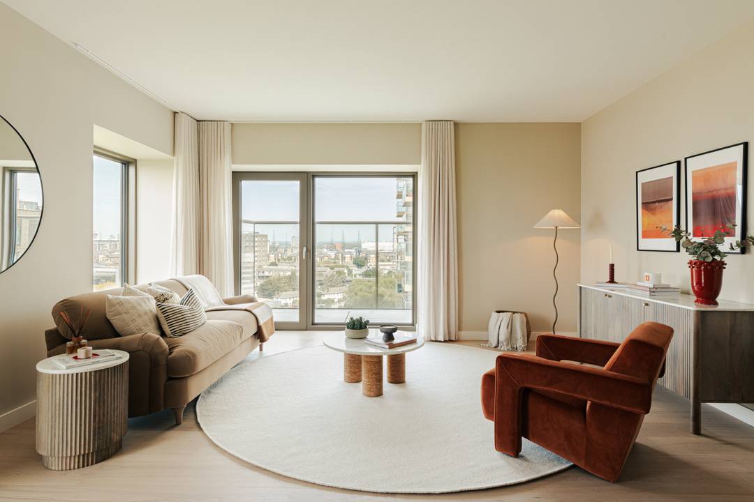 Three Bedroom Thirteenth Floor Apartment With Balcony in The Forshaw, Riverscape