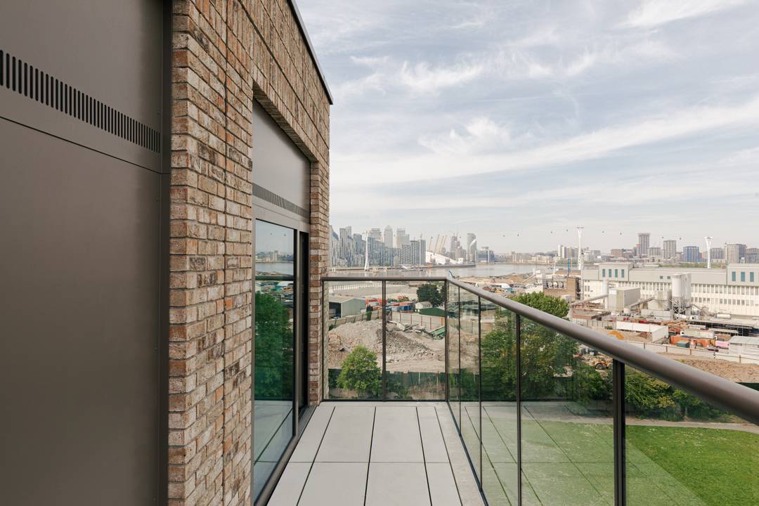 One Bedroom Eighth Floor Apartment With Balcony in The Forshaw, Riverscape