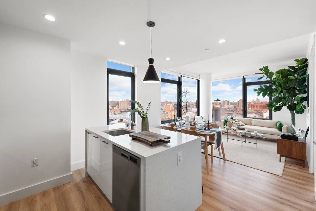 BRAND NEW, LUXURY 2 BEDROOM RENTAL AT THE ARCHES +NYC