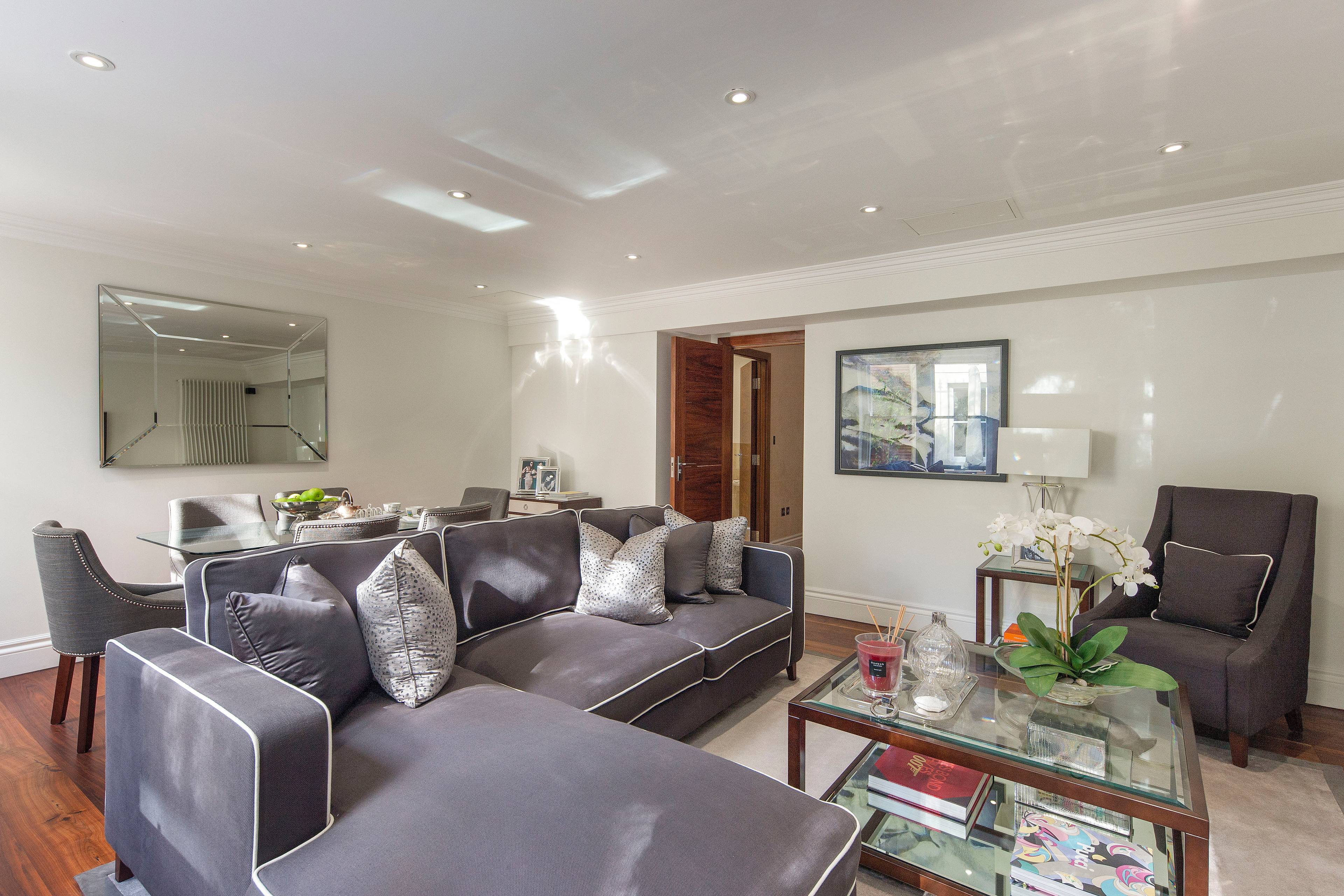 Stunning 2 bedroom apartment in Kensington Gardens Square, Bayswater.