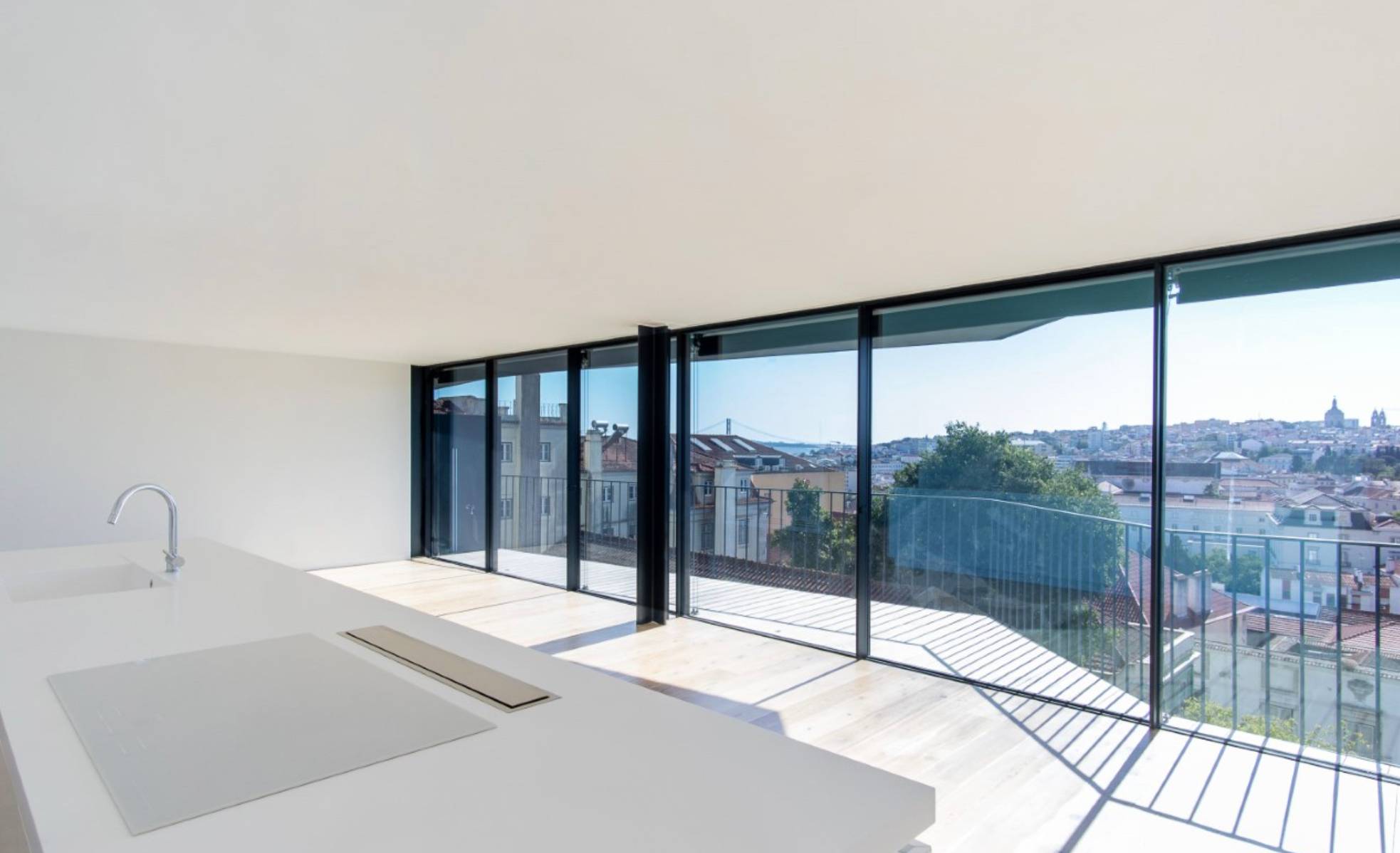 Luxury Apartment | Amazing City Views | 2 suites | Parking & Storage Unit |