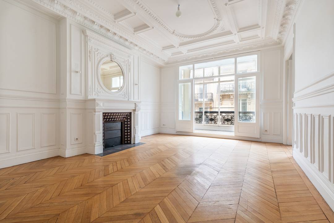 Paris 8th – Golden Triangle | 1,798 Sq Ft | Renovation Opportunity