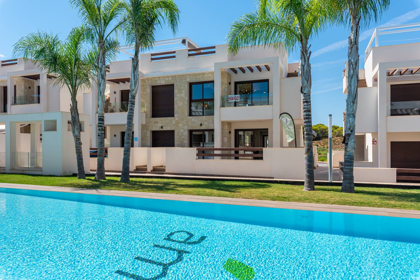 NEW BUILD RESIDENTIAL OF BUNGALOW APARTMENTS IN LOS BALCONES, TORREVIEJA