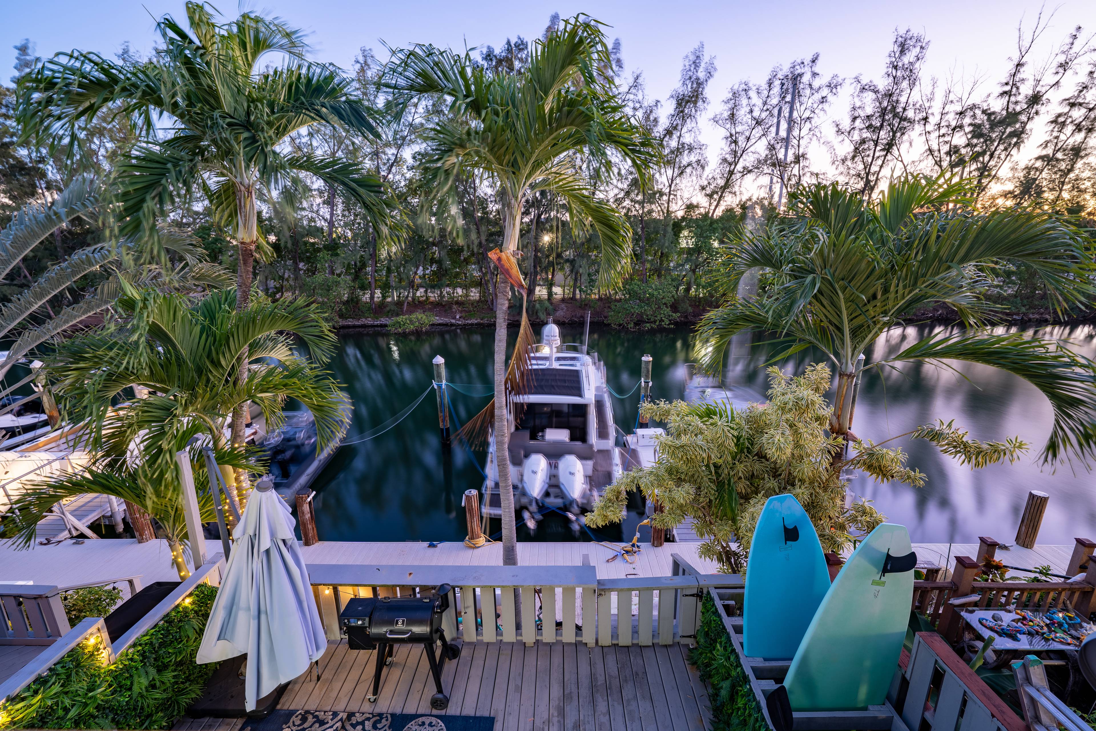 BOAT ENTHUSIAST |  GATED COMMUNITY 3 BED 2.5 BATH 2 PARKING SPOTS |  PRIVATE 35 FOOT DOCK