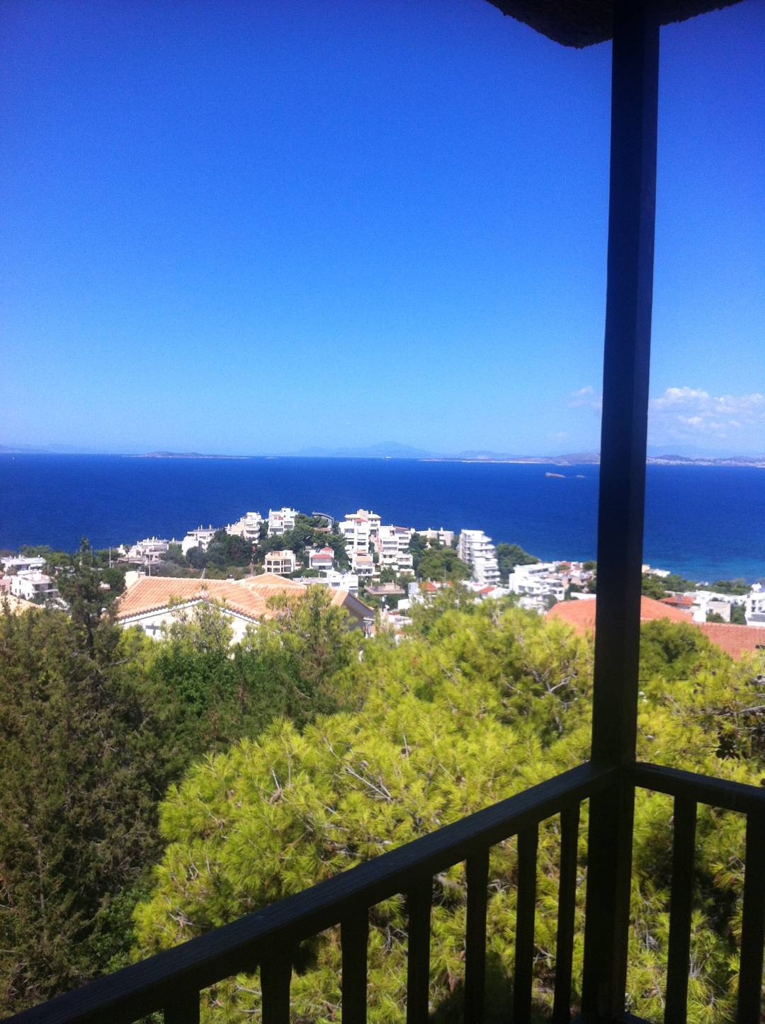 BLUE SKY VILLA: A Rustic 3-level Villa in Saronida , 600m from the sea