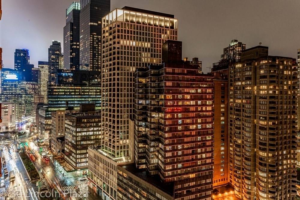 2 BEDROOM RESIDENCE ON THE UPPER WEST SIDE PACKED FULL OF AMENITIES - NO FEE!