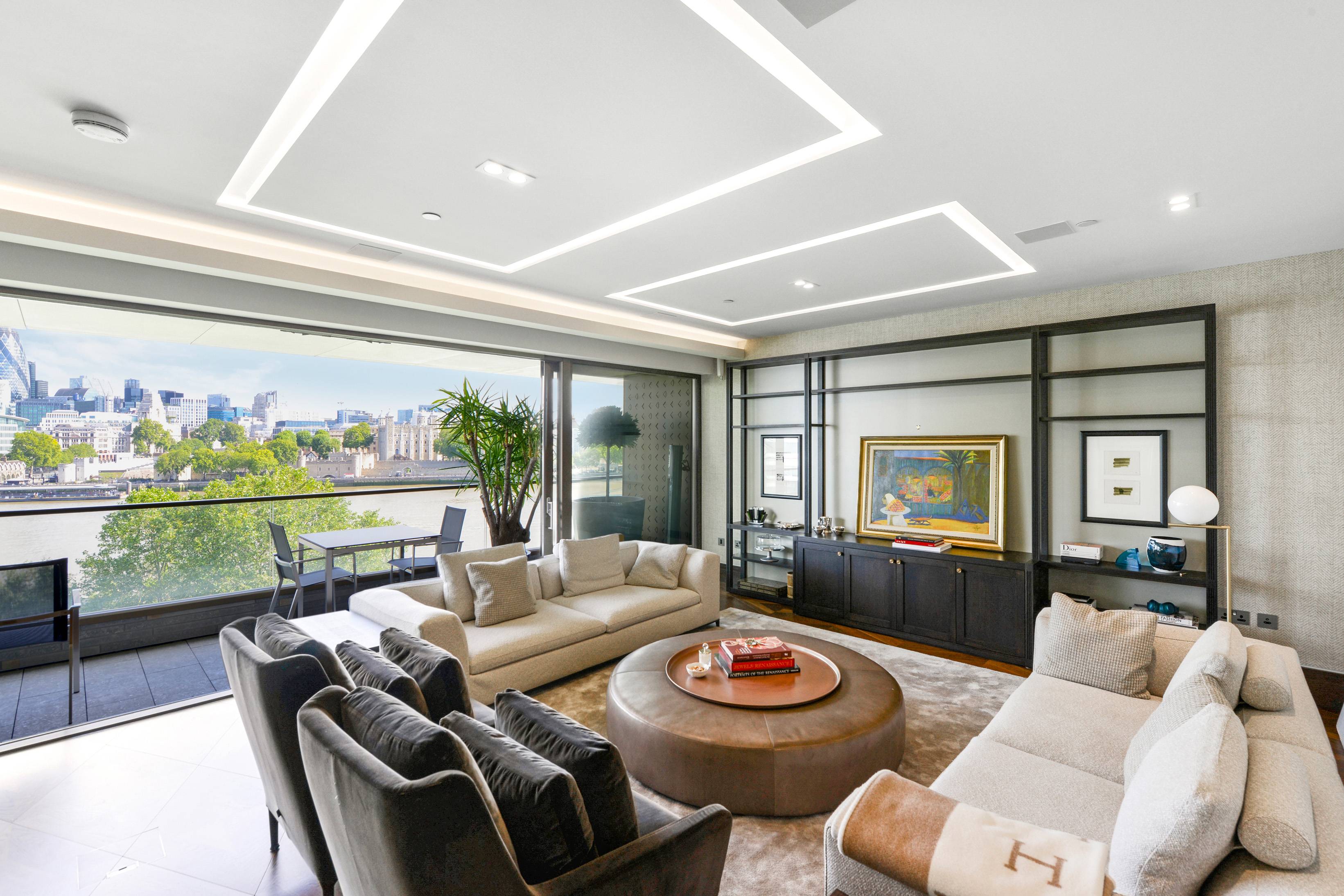 Experience five-star lifestyle at this luxurious four-bedroom apartment with sensational views that rival anything found on the banks of River Thames.