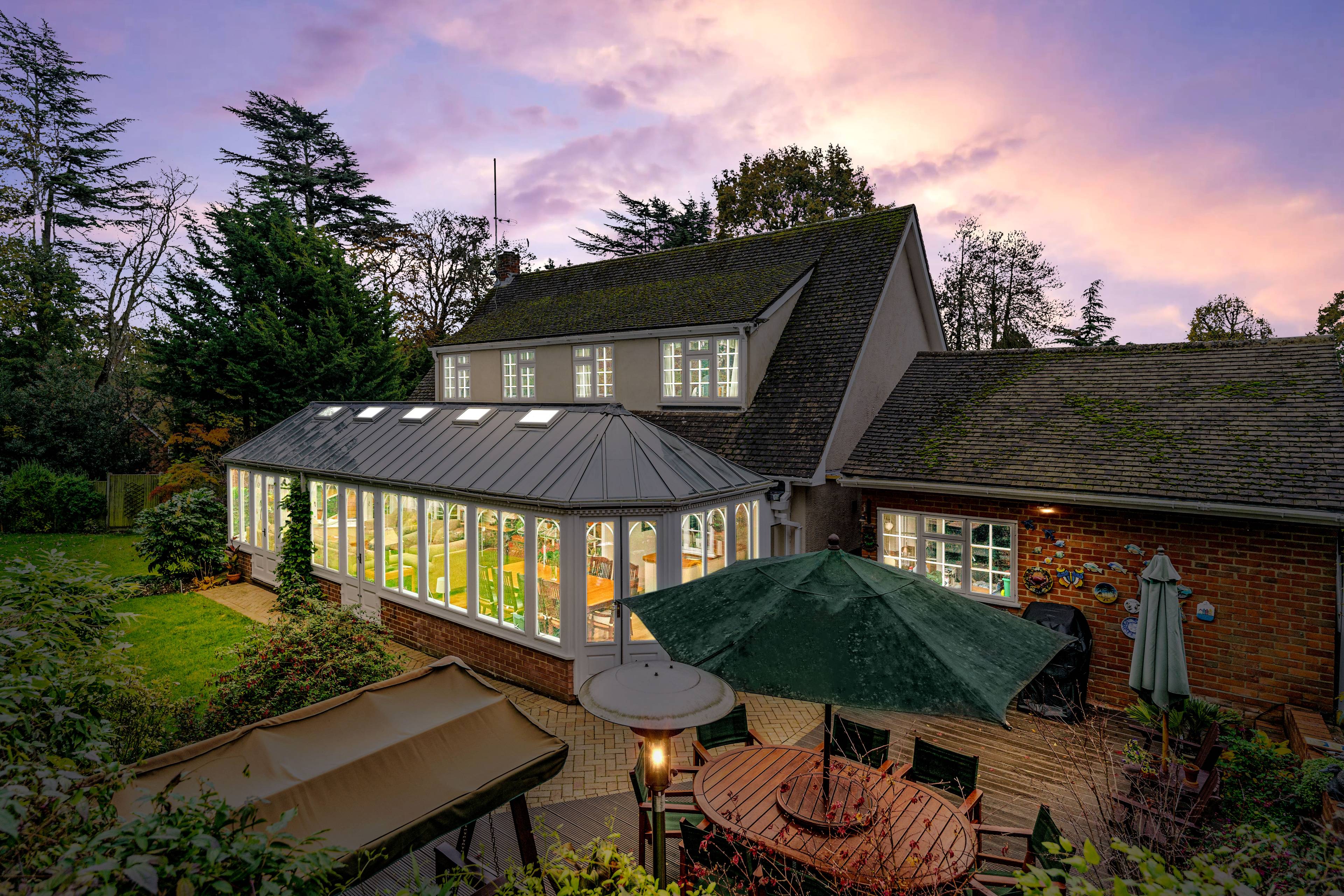 STUNNING DETACHED HOUSE LOCATED IN A PRIVATE LANE **SOLD WITHIN 3 DAYS OF COMING TO THE MARKET, MORE PROPERTIES URGENTLY REQUIRED FOR QUALIFIED  BUYERS***