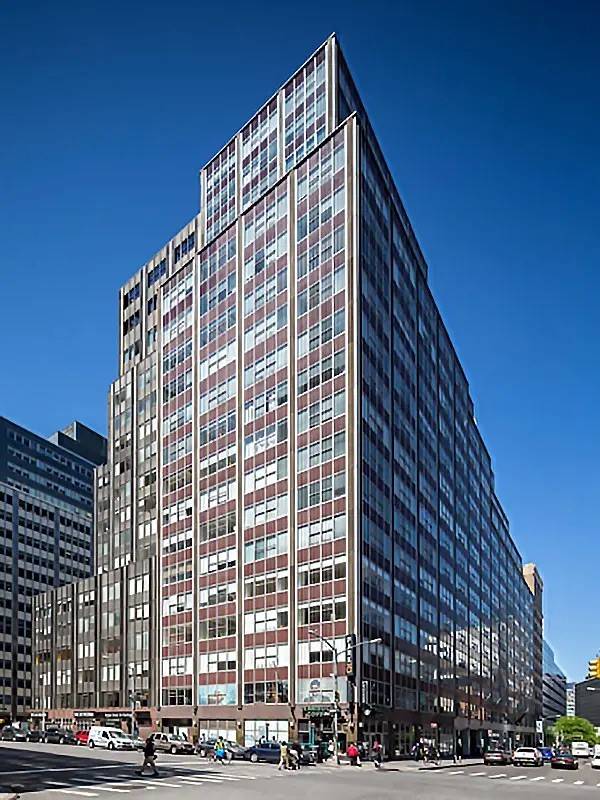 Massive Loft Style Studio in the Heart of Tribeca!
