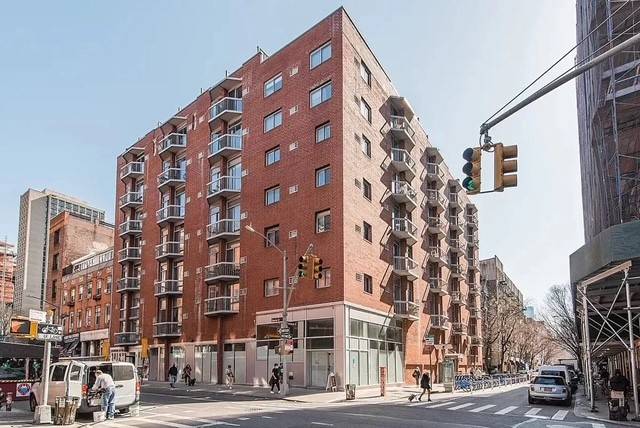 Loft-Style Triplex with balcony!