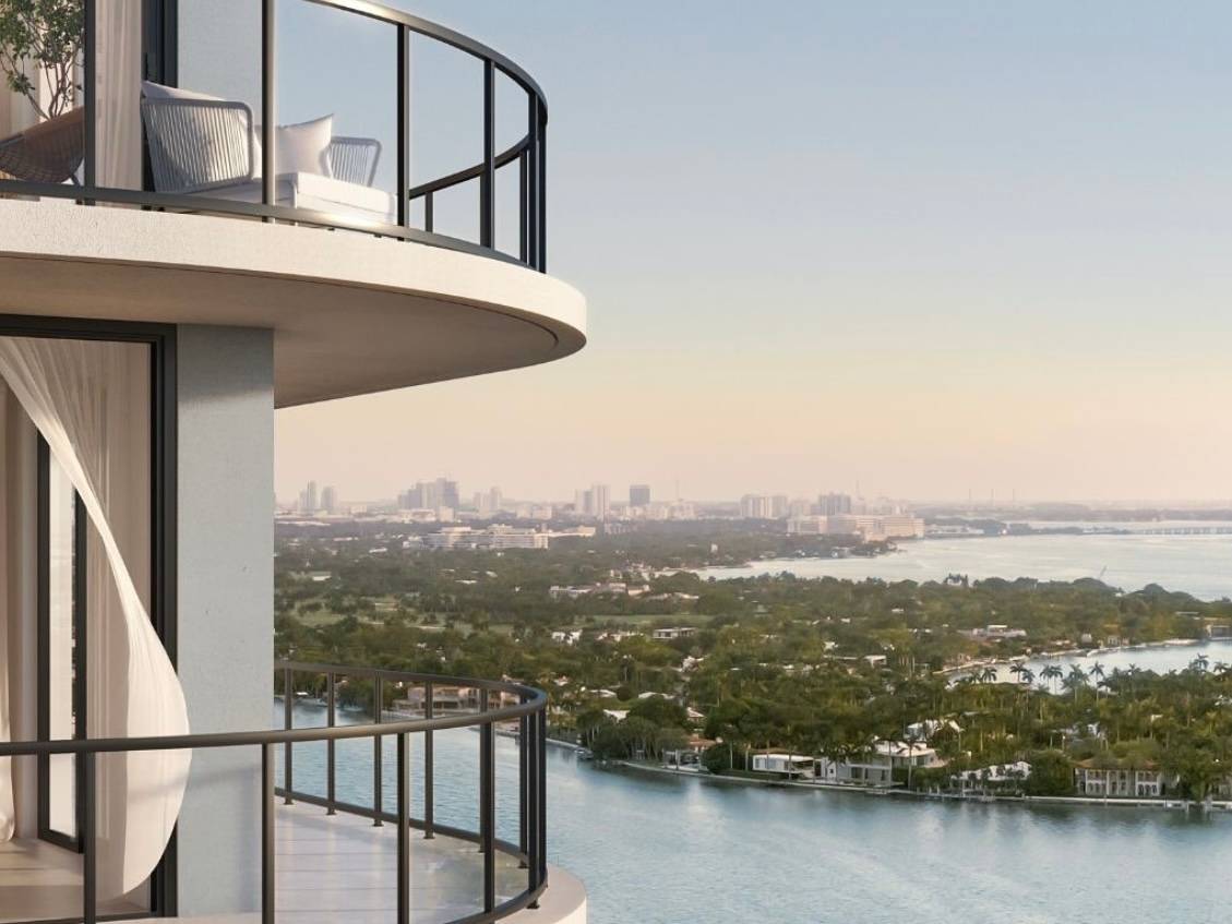 Luxury Living in the Heart of Miami Beach | 2 Bed 2 Bath | $1,523,000 |