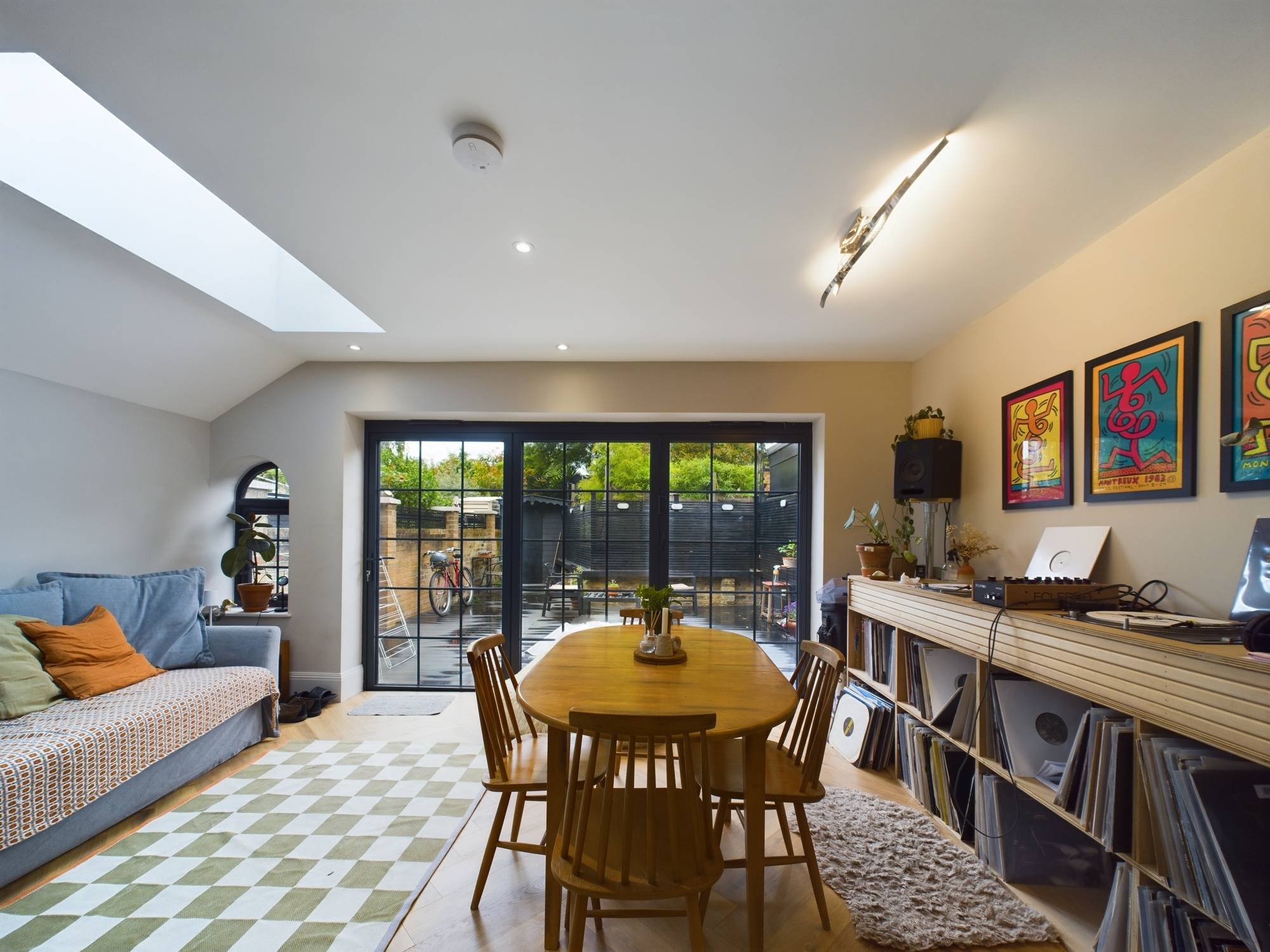 Large 3-bedroom flat in vibrant Stoke Newington