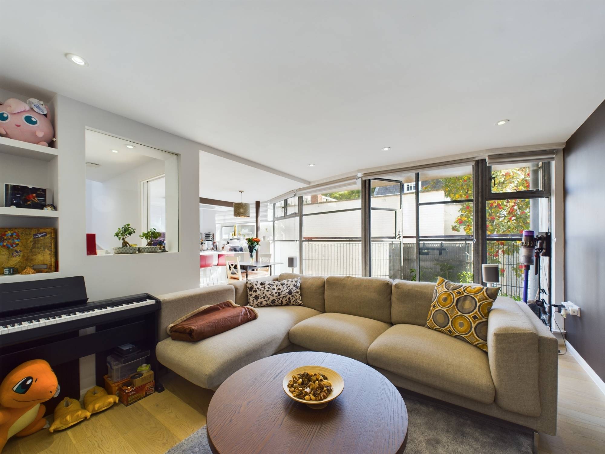 Impeccably Presented Mews House with Modern Design and Excellent Connectivity in Angel